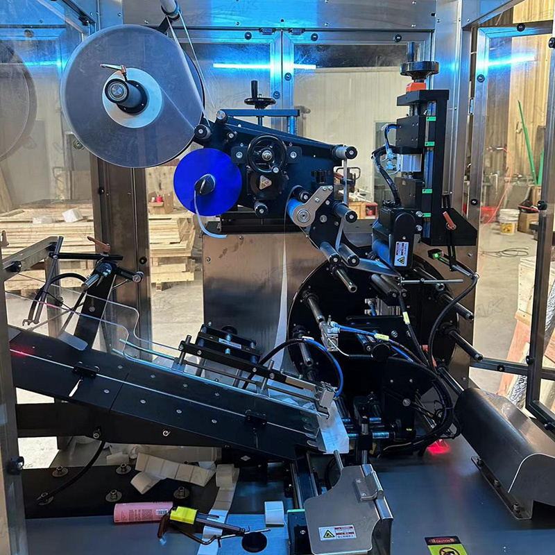 Automaatne plastist pehmete torude märgistamismasin torude etteandesüsteemiga