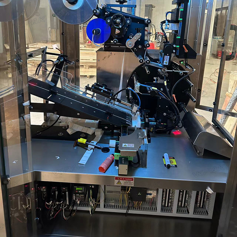 Automaatne plastist pehmete torude märgistamismasin torude etteandesüsteemiga