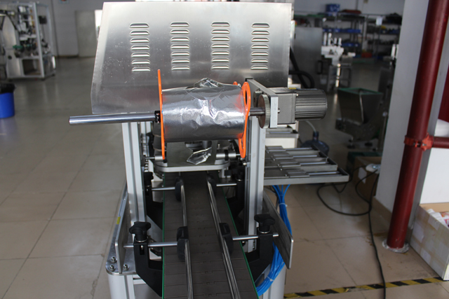 Klaaspurkide sulgemismasin (1).JPG