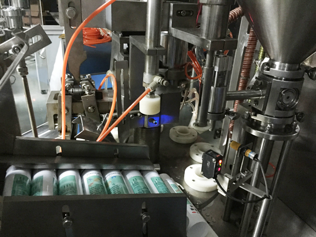 tubes holding feeding system automaatne torude etteandesüsteem täitmiseks tihendus.jpg