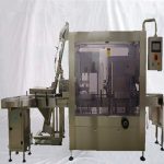 Automaatne sisseehitatud klaaspurkide vaakumkorgimismasin metallidetektoriga