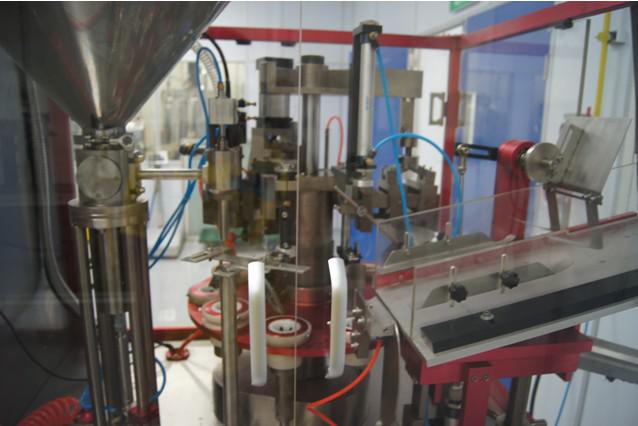automatic tubes filling sealing machine for toothpaste säilituspaak.jpg