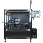 Automaatne eelsteriliseeritud pihusti süstla täitmise korgiga tihendusmasin