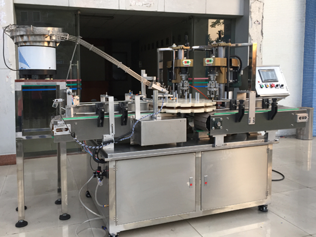 capping machine with 2 capping heads kruvikorgi varustus poolautomaatne.jpg