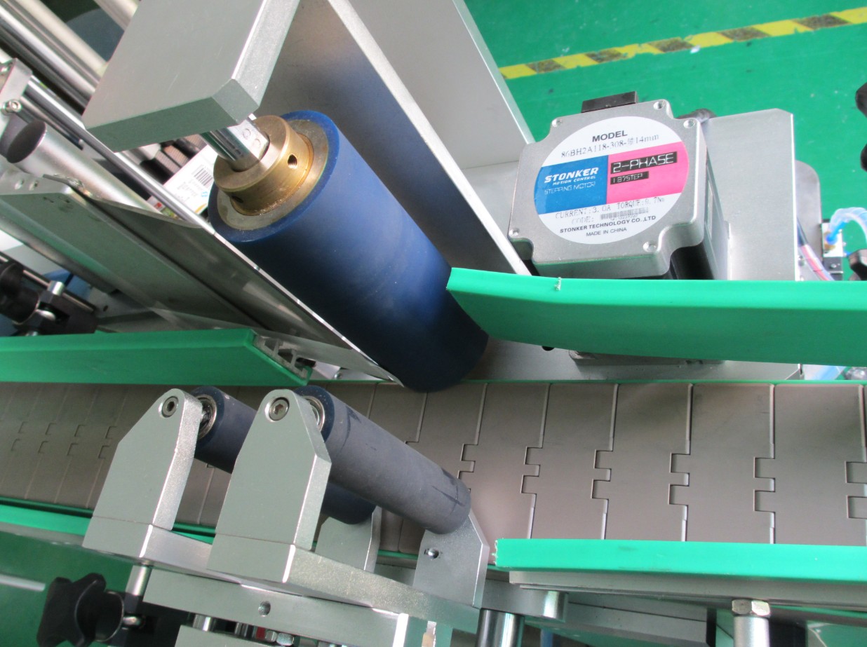 PLC controlling system bottle labeling machine MÄRGISTAMISSEADMED PUDELID PLC2.jpg