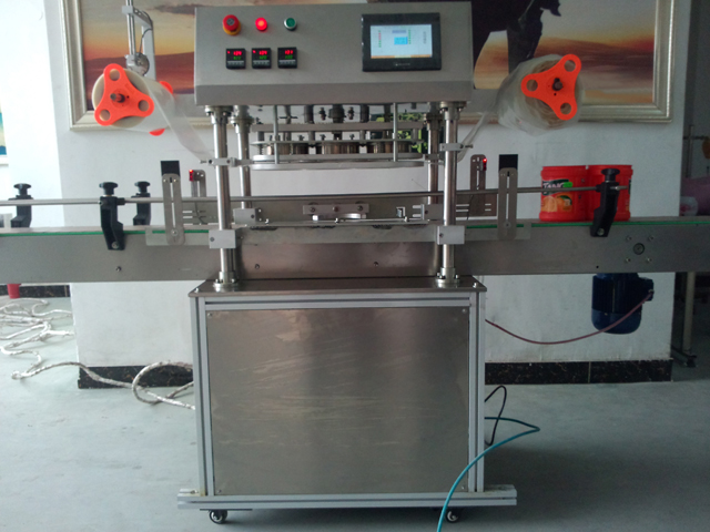 automatic three heads jars sealing equipment purkide sulgemismasin.jpg