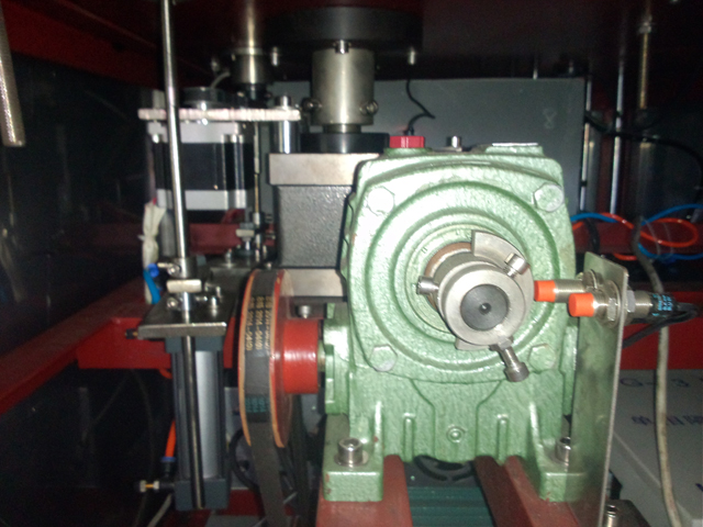 internal tubes filling sealing machine torude täiteaine tihendaja poolautomaatne.jpg