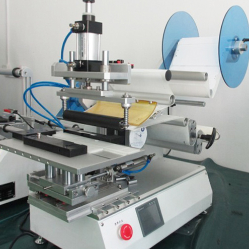 rolling labeling machine for plane surface objects poolautomaatsed valtsimismasinad.