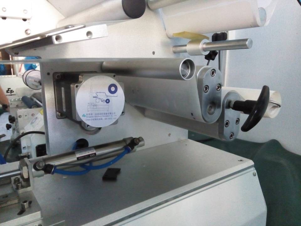 close shot for labeling machines poolautomaatsed valtsimismasinad.