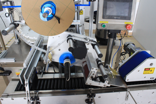 rolling bars from horizontal labeling machine sünkroonvöö pudelite rullimiseks.jpg