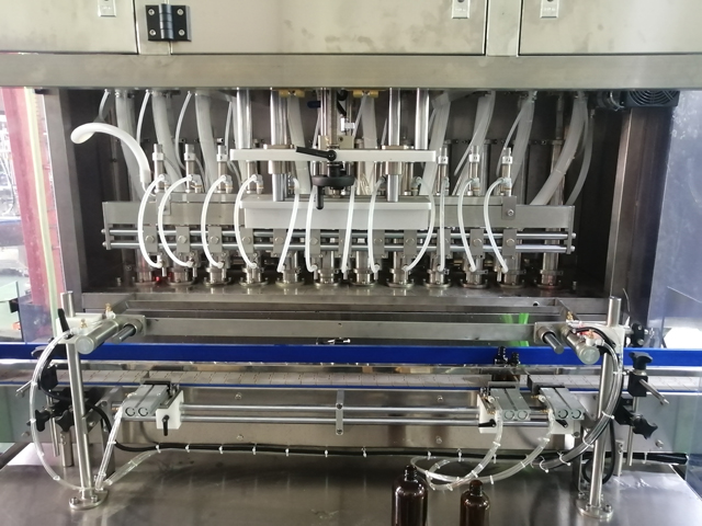 12 peaga täitmismasin segamissoojendiga (4).jpg