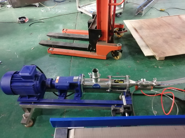 12 peaga täitmismasin segamissoojendiga (3).jpg