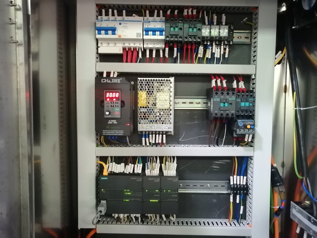 12 peaga täitmismasin segamissoojendiga (2).jpg