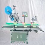 Lineaarne väikese pappkarbi nurga ümbriskleebiste märgistamismasin