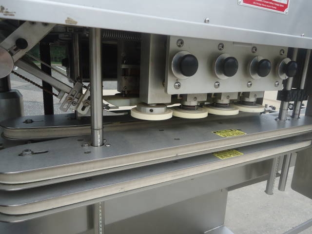 high speed linear screw capping machines suure kiirusega kruvikork.jpg
