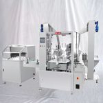 Vedela väikese pudeli täitmise korgiga märgistusmasin koos Unscrambleriga