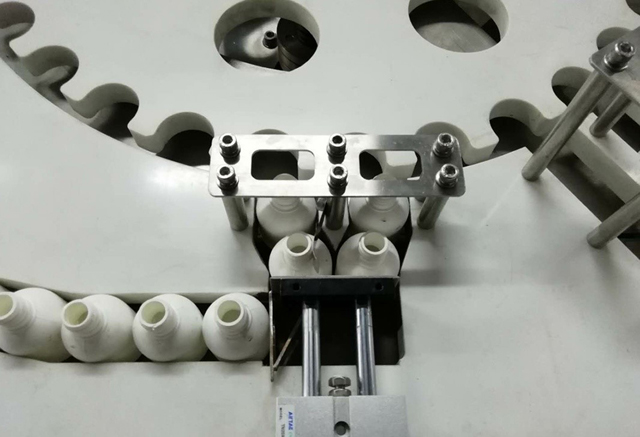 pudelite söötja.jpg