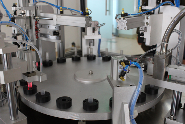 täitmise pressimismasin automaatne.jpg