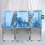 Farmatseutiliste eeltäidetud süstalde komplekti täitmise korgimasin