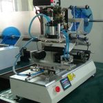 Pneumaatilised lamedad ruudukujulised ümmargused pudelid, veerevad kodeerijaga märgistamismasin