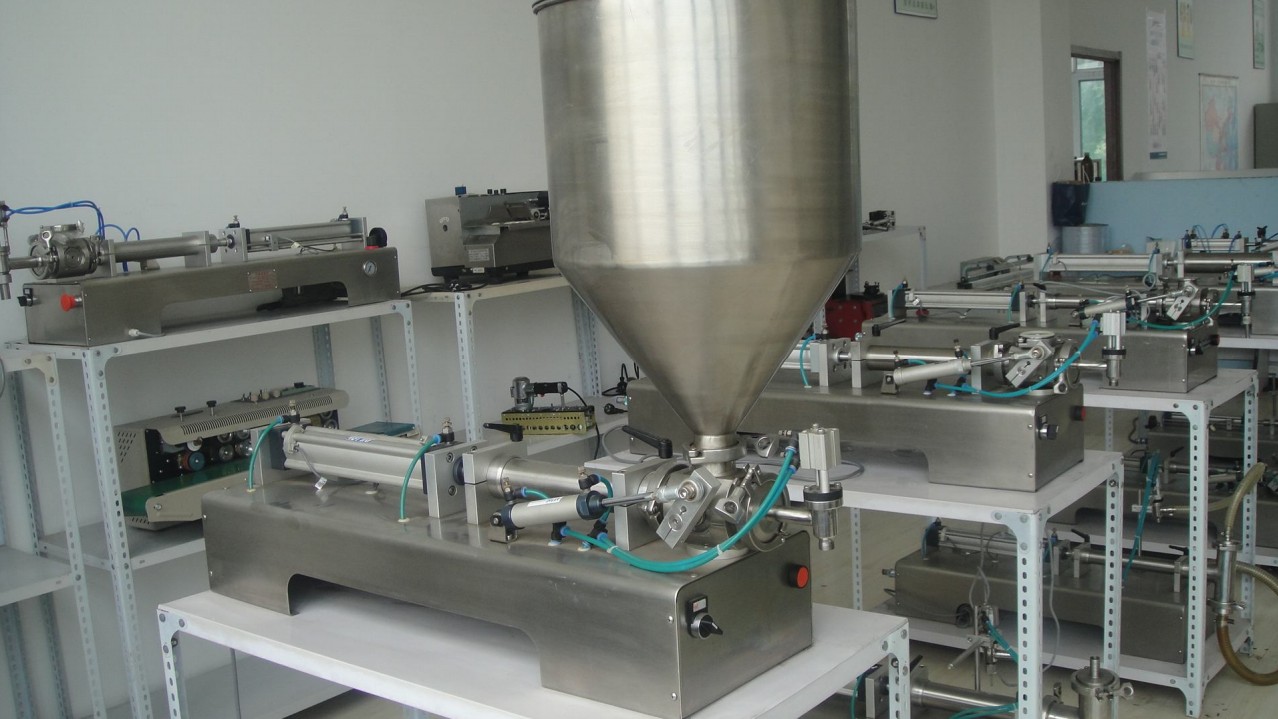 liquid cream lotion filling equipment pneumatic CREAM&LIQUID täitmismasin.jpg