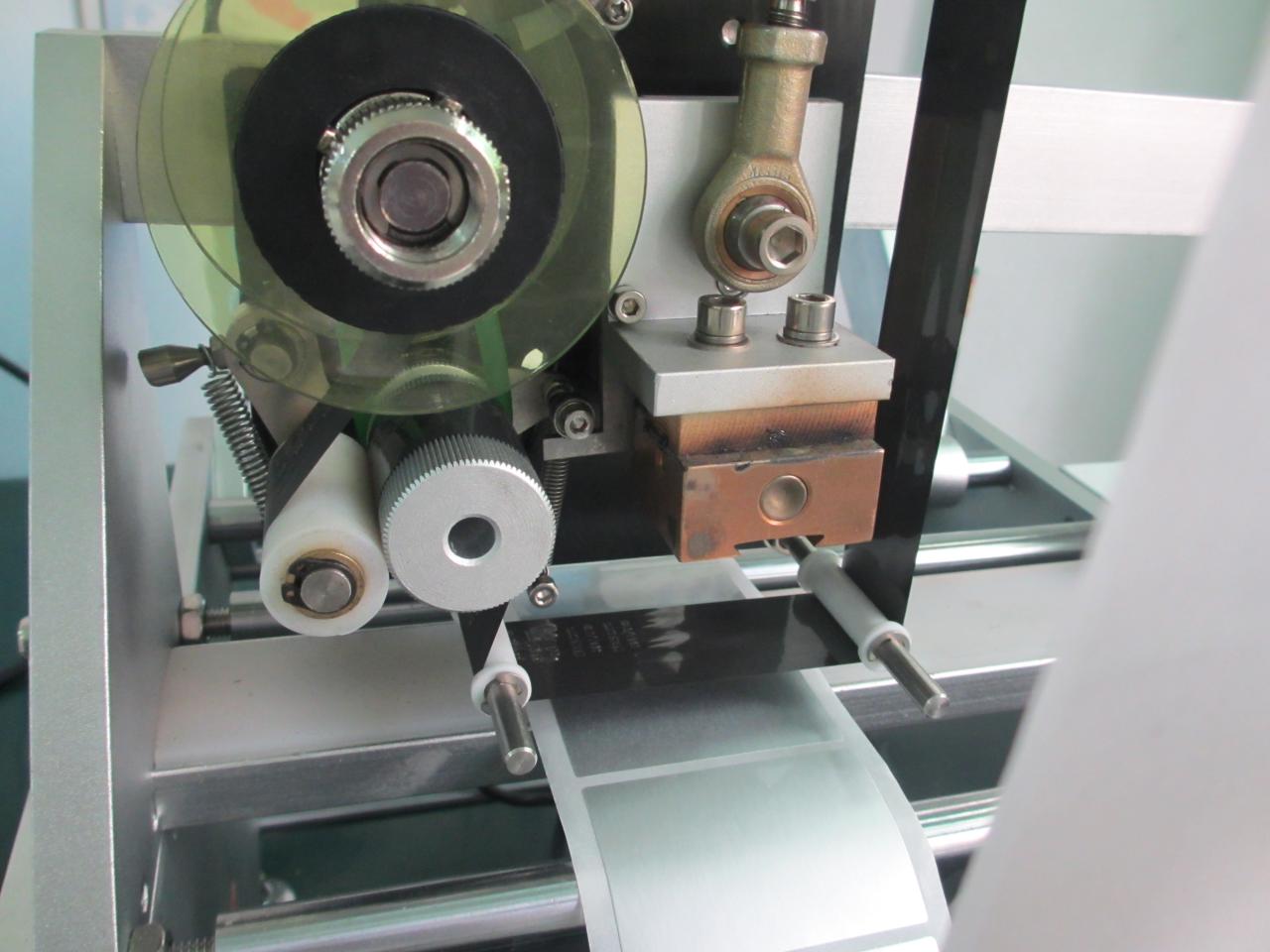 syringe labeling with printing coding function süstla etikett trükikoodriga (5).JPG