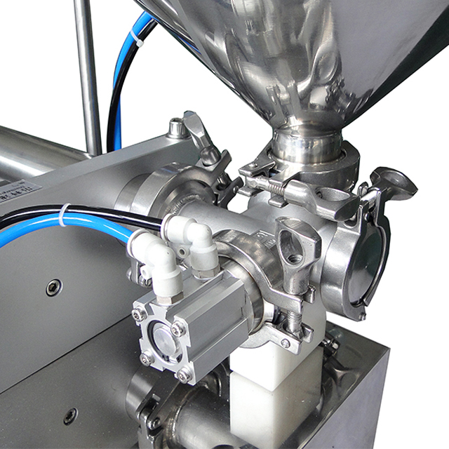 liquid filling machine for lotion shampoo cream SHampooni täitevarustus.jpg