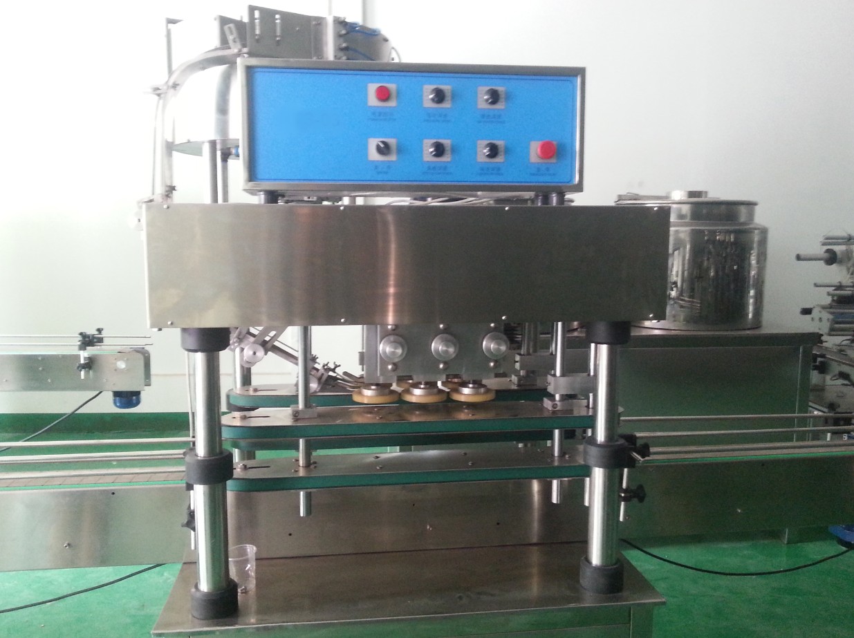high speed screw capper equipment suure kiirusega kruvikorkimise masin.jpg