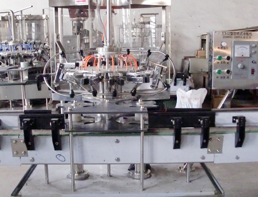 automatic glass bottles washing equipment 12 peaga pesuri klaaspudelid.jpg