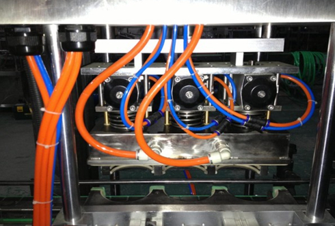 vacuum capper linear vaakumkattepeade osa sulgemine.jpg