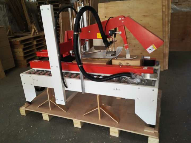 kuumsulamliimiga kartongi sulgemismasin.jpg